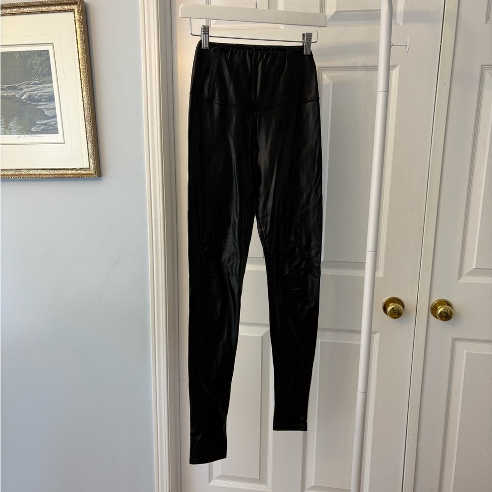 Aritzia Wilfred Free Black Highrise Vegan Leggings Size Extra Small - Picture 4 of 11